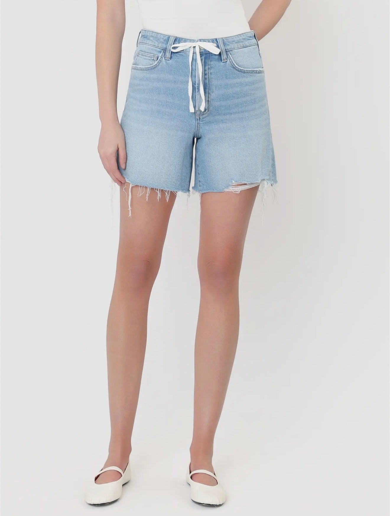 Vervet Distressed Short