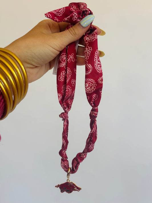 Scarf Razorback Necklace